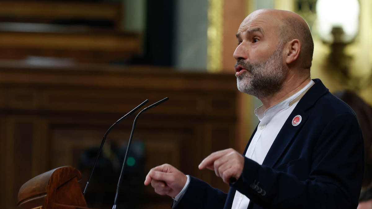 Pedro Sánchez se compromete con el tren de cercanías entre A Coruña y Ferrol tras el pacto con el BNG