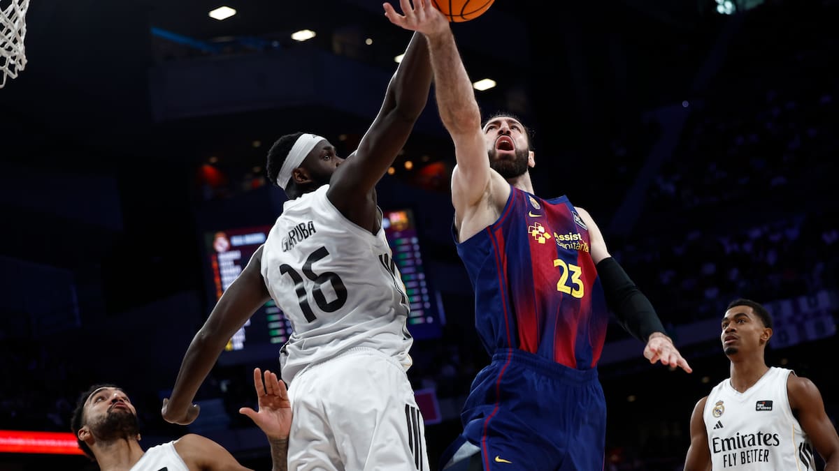 El Barça sorprende al Real Madrid y conquista 'El Clásico' de la ACB (100-105)