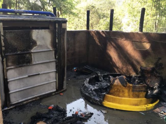 Los contenedores incendiados eran de reciclaje para vidrio y papel