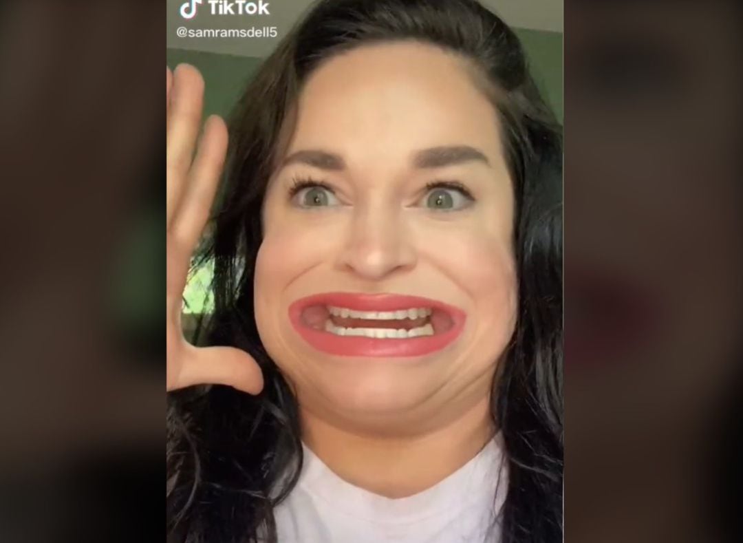 Así es la mujer con el récord Guinness a la boca más grande del mundo y que arrasa con sus vídeos de TikTok.