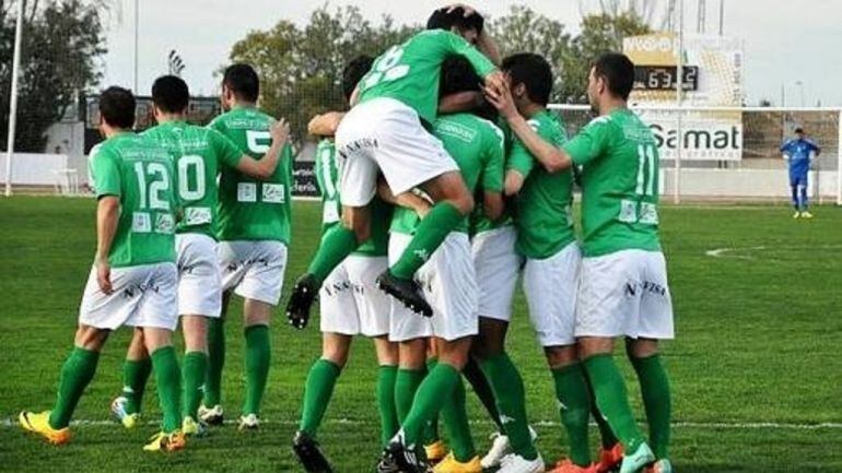 Jugadores del Villanovense celebran un gol