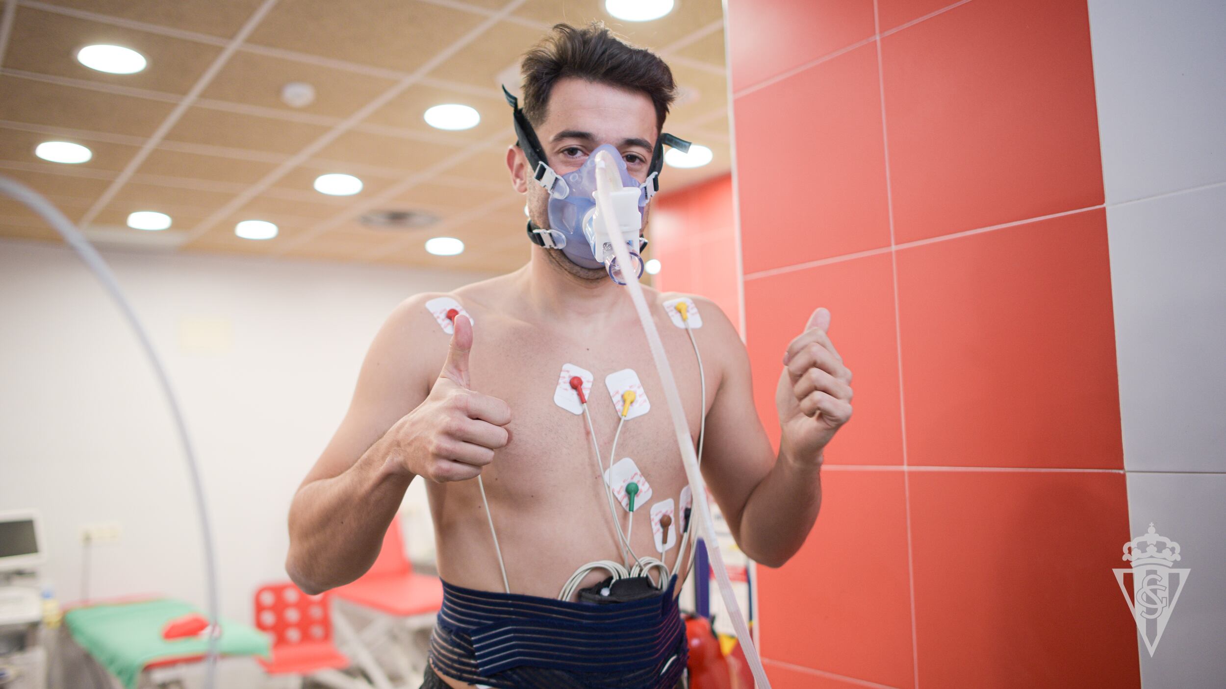 Jony durante la pruebas médicas en la Escuela de Fútbol de Mareo.