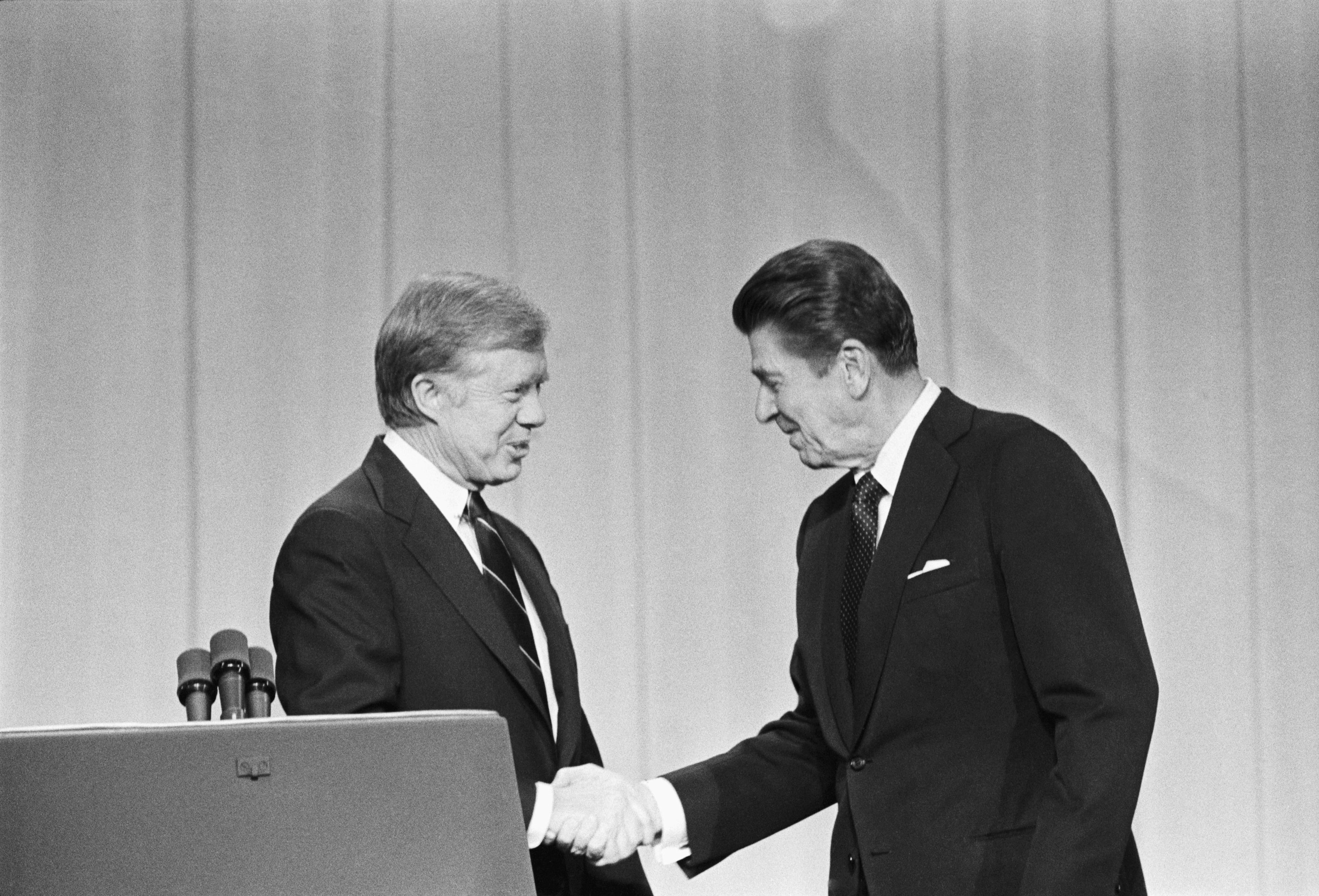 Jimmy Carter y Ronald Reagan.