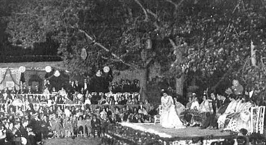 Concurso del Cante Jondo celebrado en el Patio de los Aljibes de la Alhambra en junio de 1922