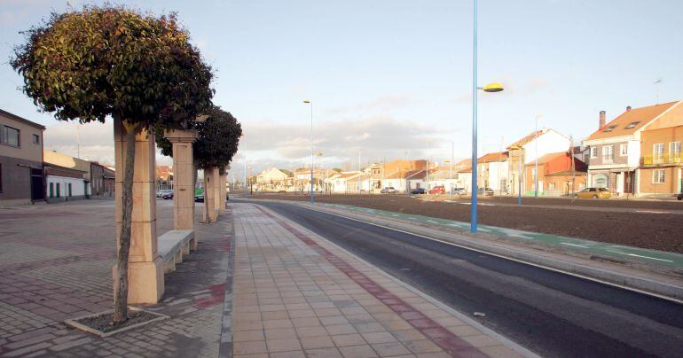 Calle Real, una de las vías principales del barrio de Puente Duero