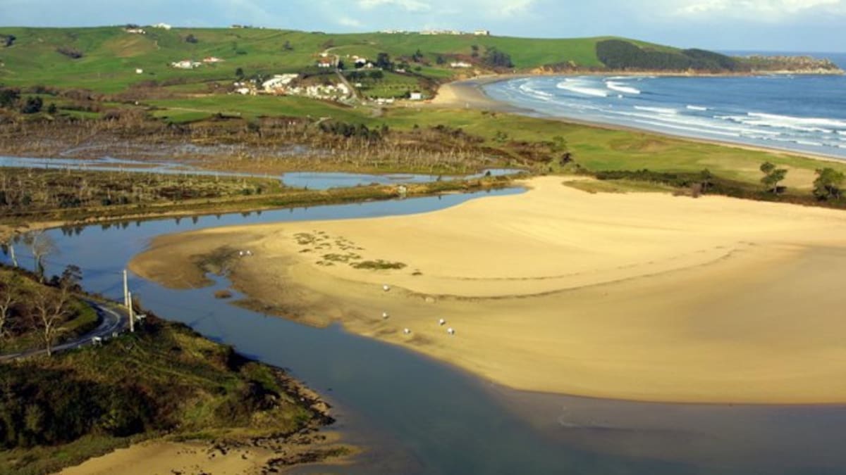 Ecologistas en Acción denuncia la "degradación" de Oyambre, un "parque temático ilegal" en el que "todo vale"