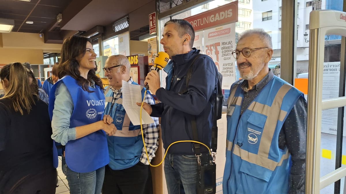 Reportaje en Hoy por Hoy Vigo de la Gran Recogida del Banco de Alimentos