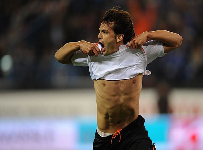 Fernando Morientes celebra un gol con el Valencia