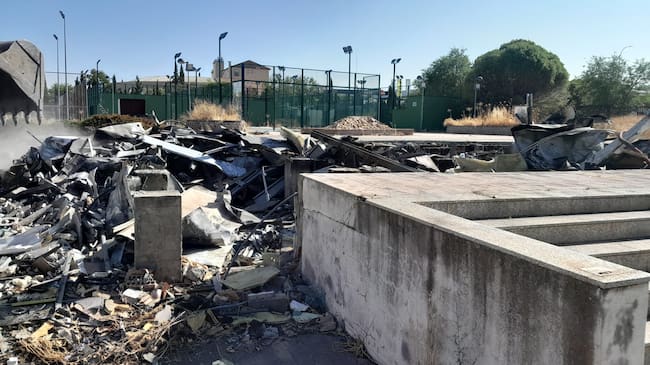 Derribo del centro de raquetas de Puertollano