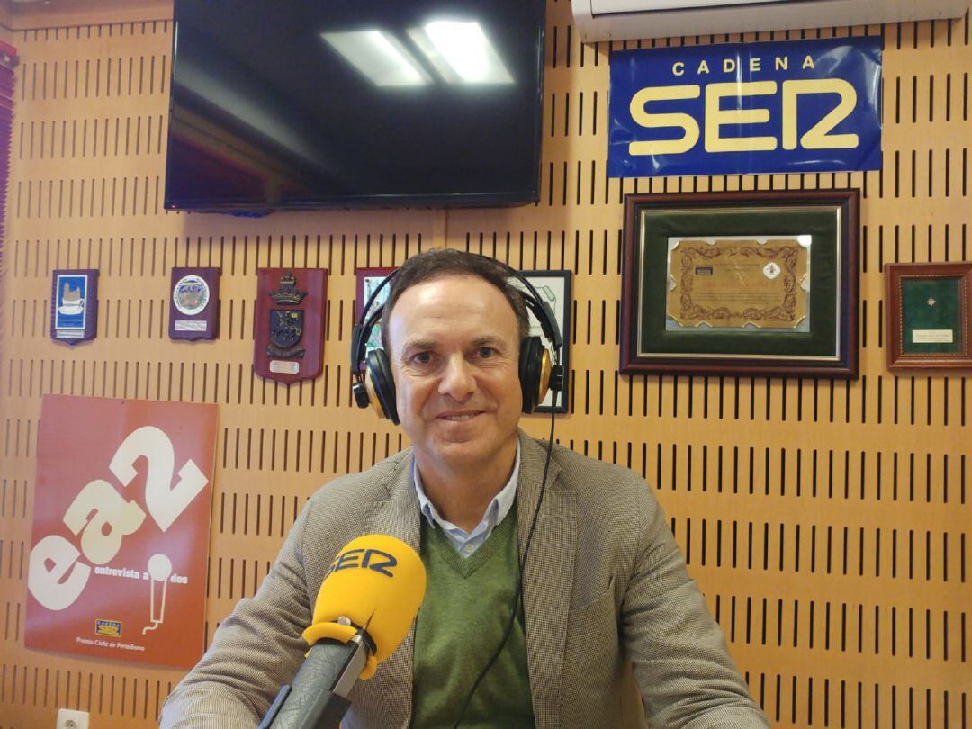 David de la Encina en los estudios de Radio Cádiz