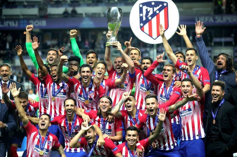 Los jugadores del Atlético celebran la Supercopa de Europa