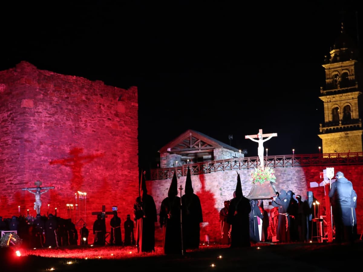 Los Cristos de la Esperanza y la Fortaleza protagonizan el Vía Crucis del Castillo de los Templarios