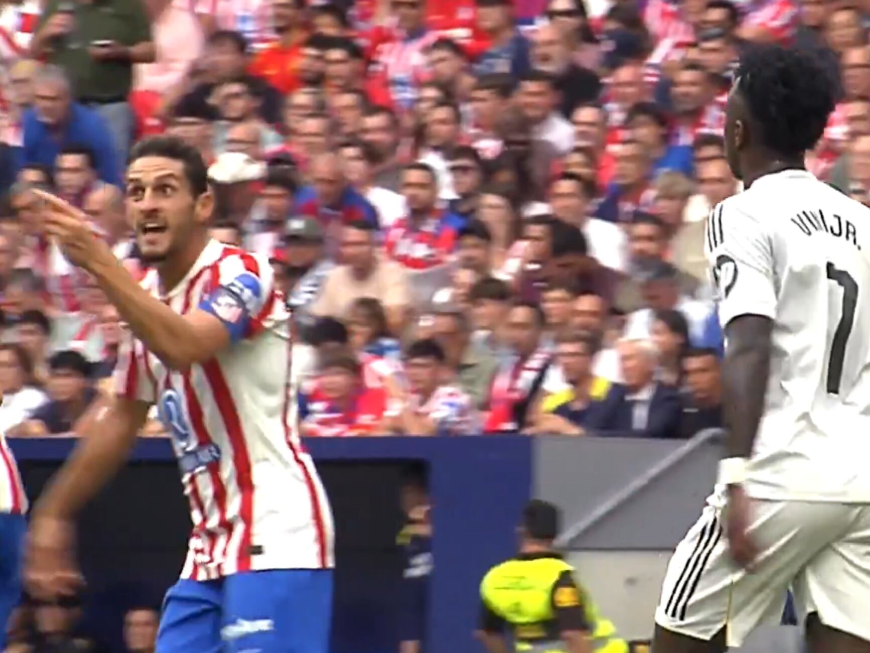 Koke y Vinícius, durante el derbi madrileño