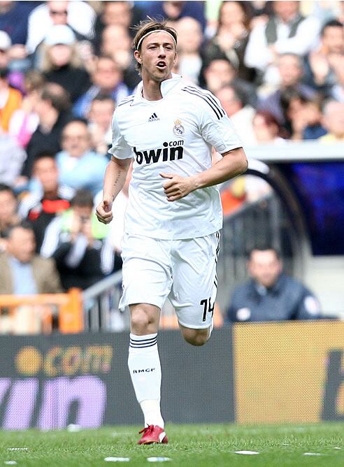 Guti, durante un partido en el Bernabéu