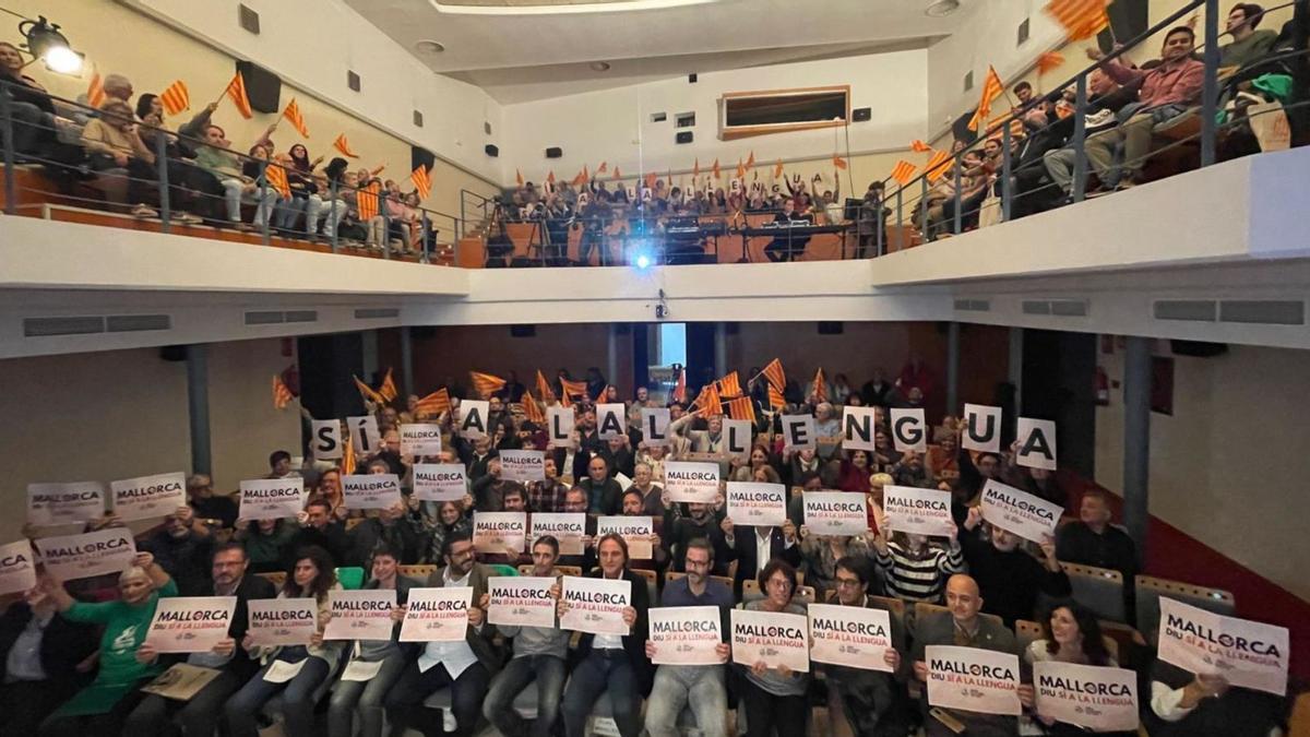 Imagen del acto de la campaña &#039;Sí a la llengua&#039; de la Obra Cultural Balear // OCB