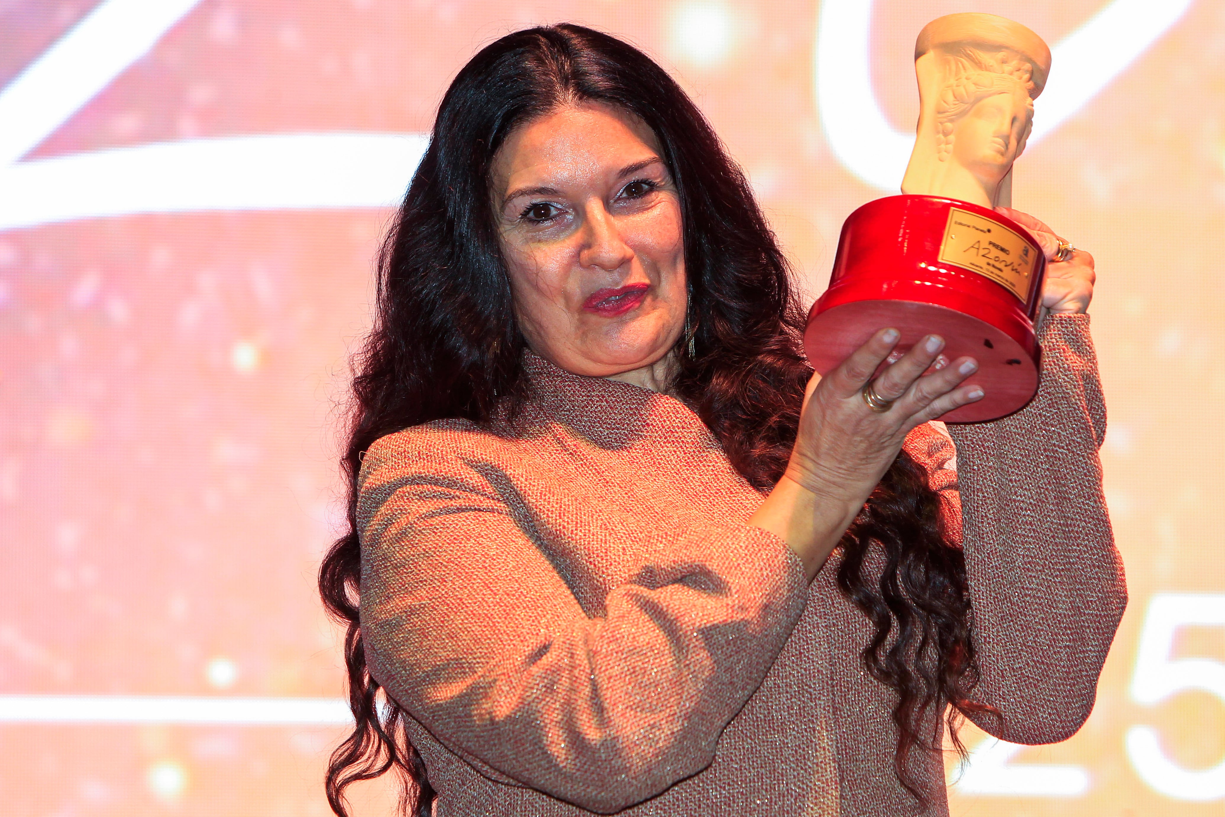 ALICANTE (COMUNIDAD VALENCIANA),13/03/2025.- La escritora castellonense Rosario Raro, recibe el Premio Azorin 2025 este jueves, en Alicante.EFE/ Morell