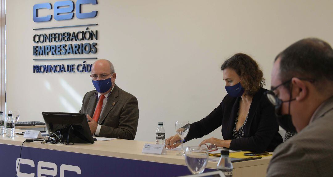 Una reunión de la cúpula de la CEC, con Sánchez Rojas a la izquierda de la imagen