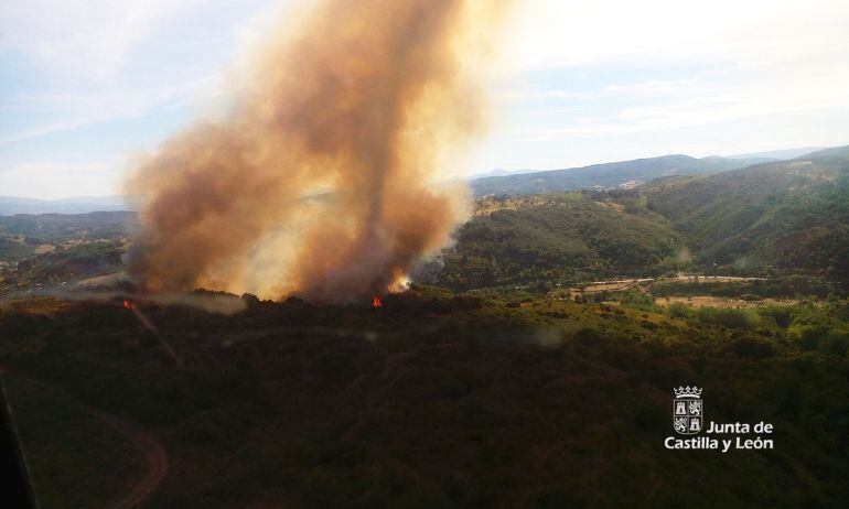 Vista aérea del incendio de Toreno