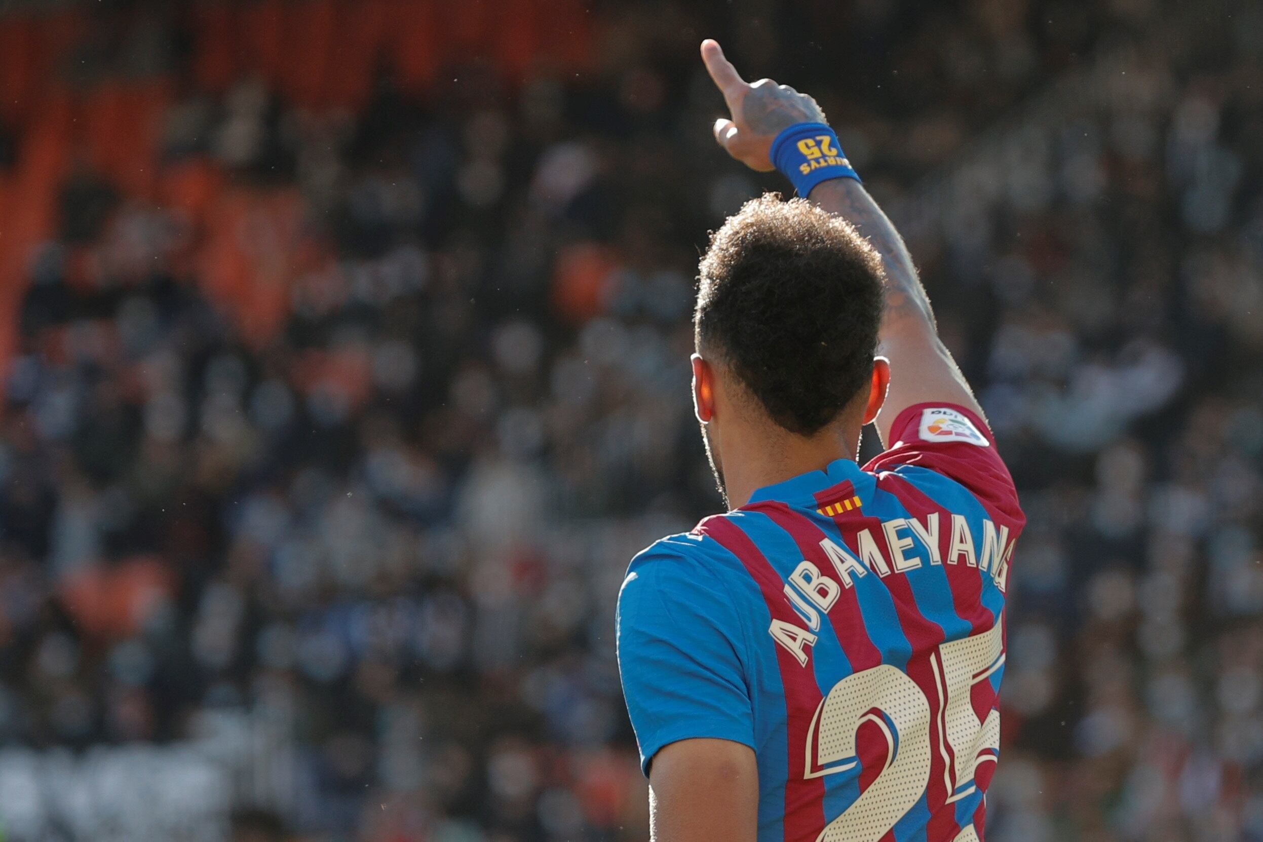 Pierre-Emeryck Aubameyang celebrando uno de los goles ante el Valencia