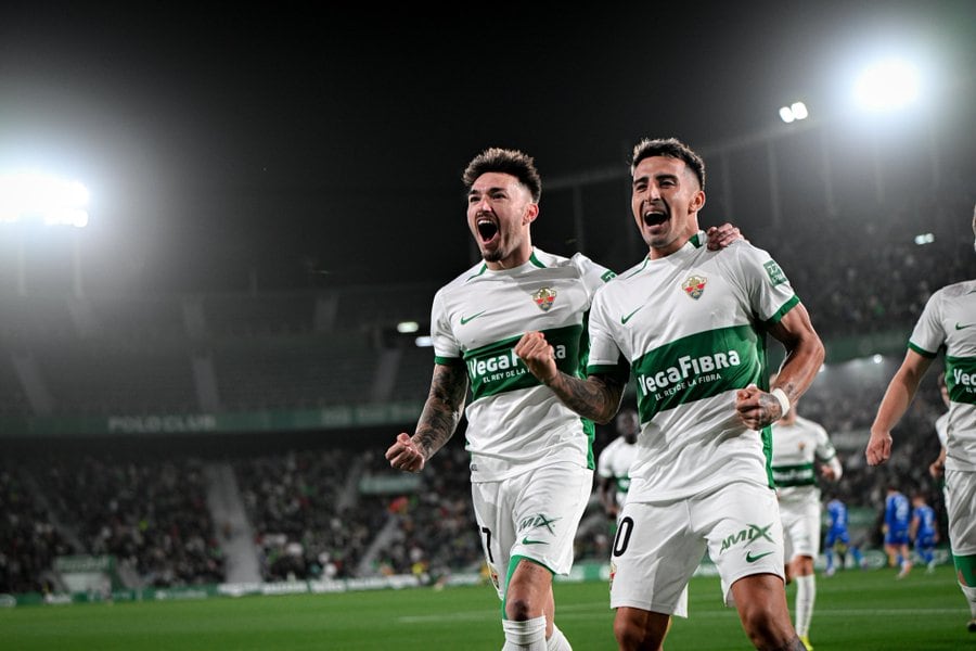 Josan y Nico Fernández celebran uno de los goles franjiverdes ante el Oviedo