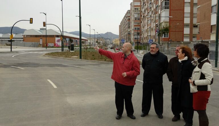 Los concejales socialistas en el bulevar de Málaga