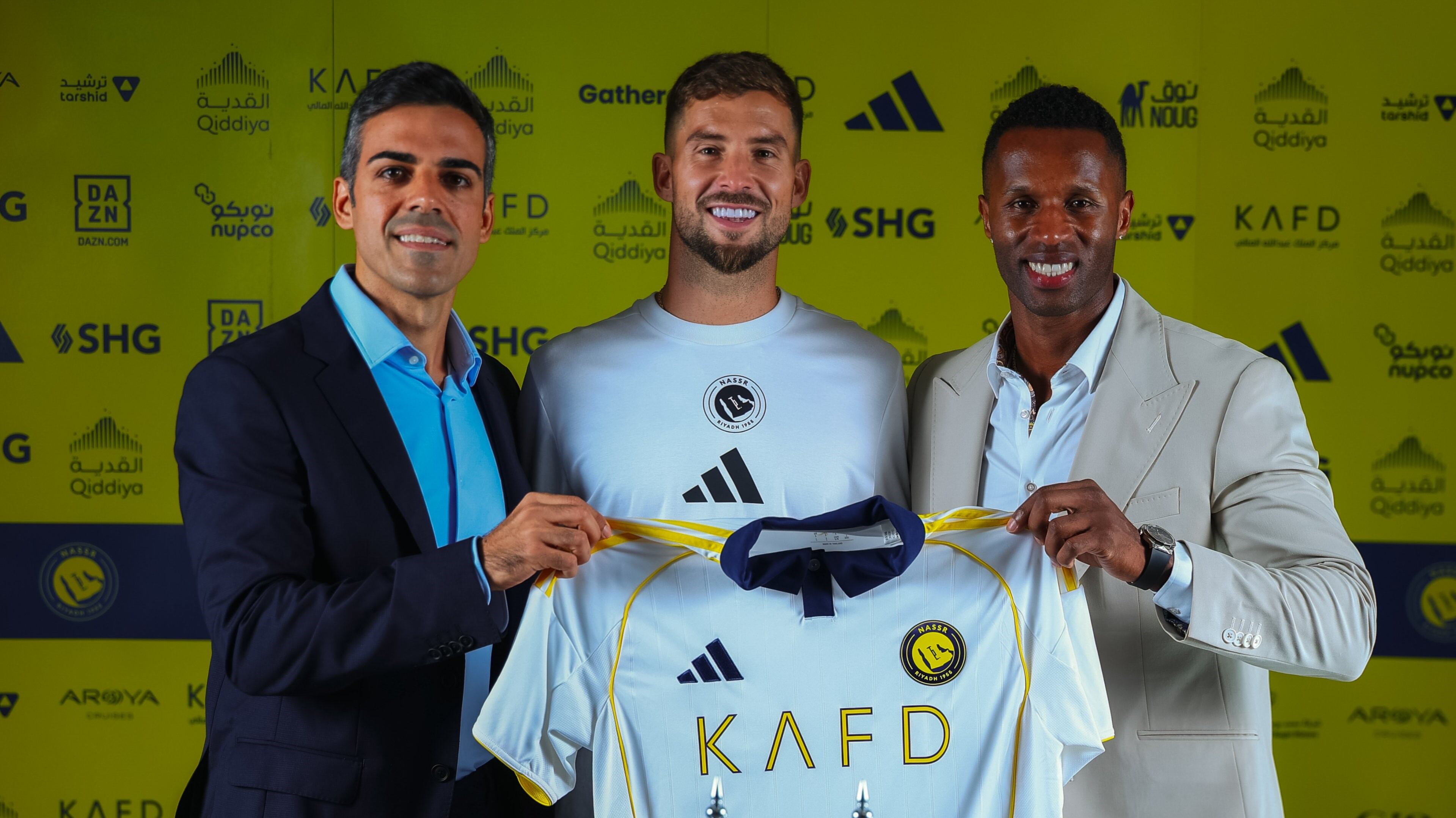 Iñigo Martínez con la camiseta del Al-Nassr