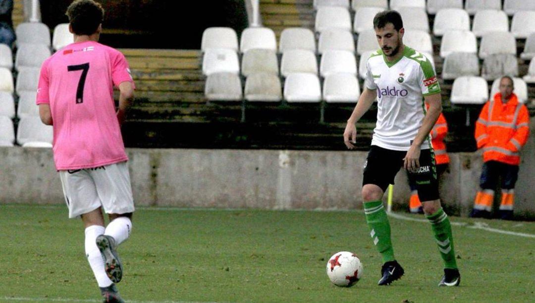 Julen Castañeda puede cambiar la camiseta del Racing por la de la Cultural