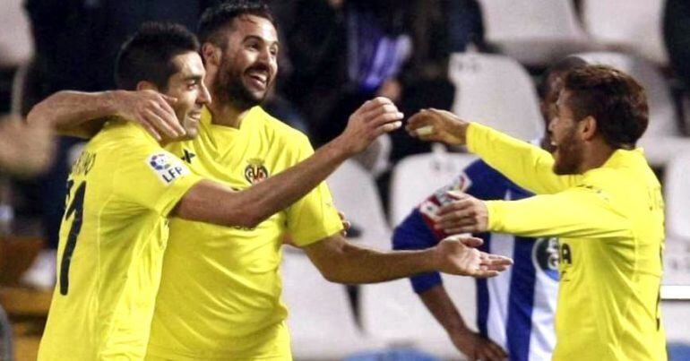 Los jugadores del Villarreal celebran la victoria 