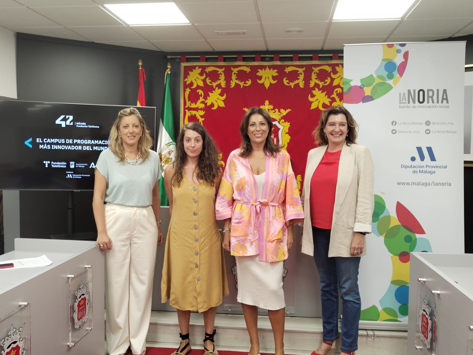 Al acto ha asistido la alcaldesa, María de la Paz Fernández; la diputada provincial de Desarrollo Económico Sostenible, Empleo y Formación, Esperanza González, y Carmen Ledesma, subdirectora Proyecto 42