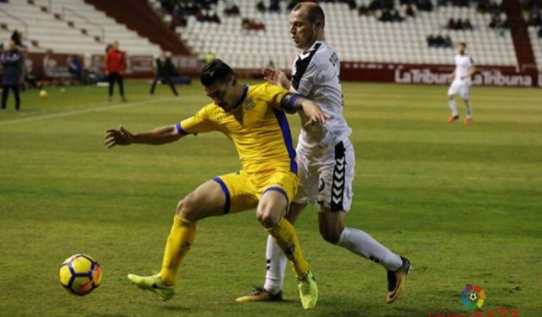 Jugada entre el Alcorcón y el Albacete