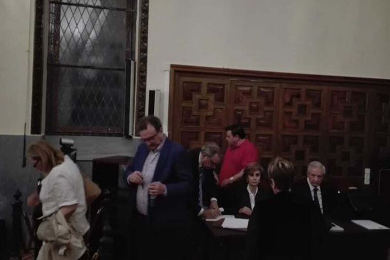 29 de Mayo de 2017. Los acusados abandonan la sala de la Audiencia Provincial tras escuchar el veredicto del Jurado Popular