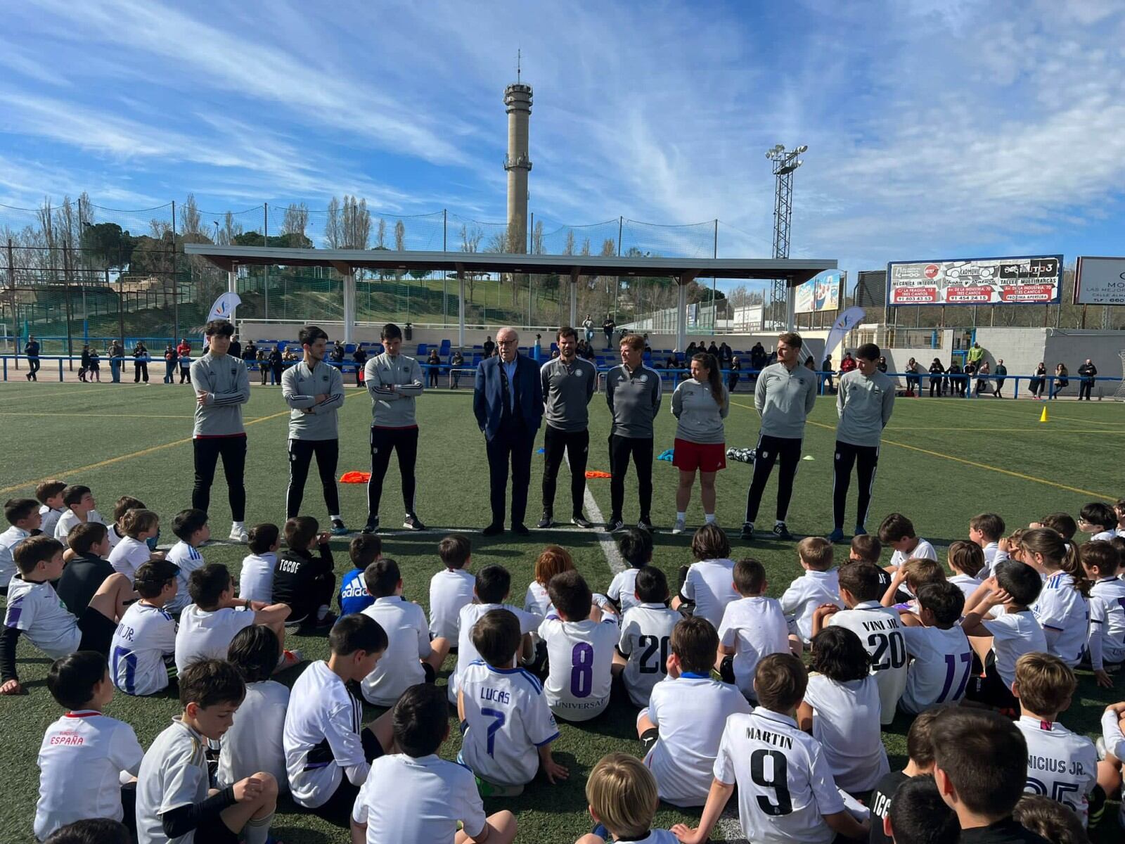 Del sábado 30 de diciembre al viernes 5 de enero, los clubes tricantinos ofrecerán actividades de hockey, patinaje, fútbol sala, baloncesto y una tecnificación para porteros