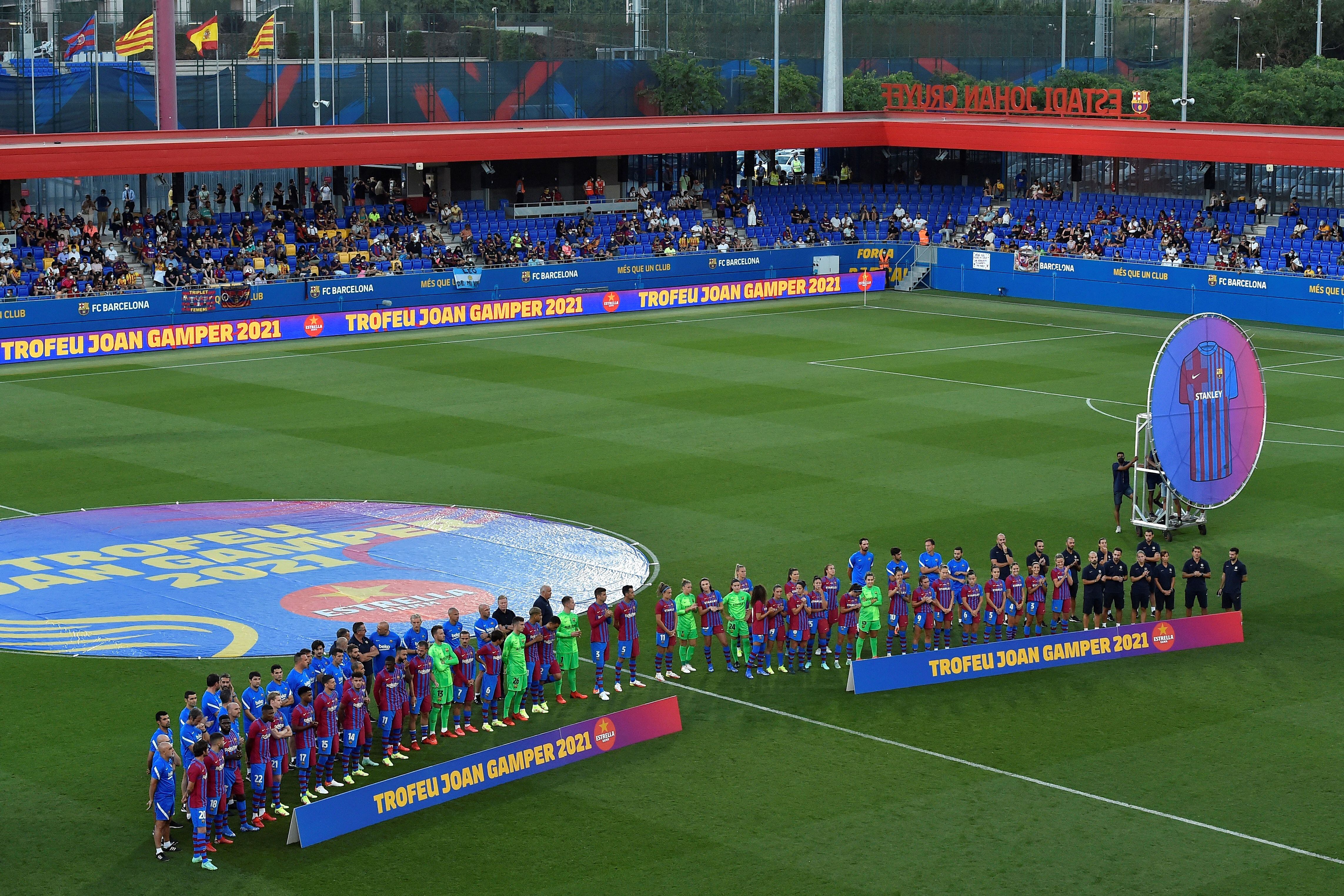Las jugadoras y los jugadores del Barça, antes del último Joan Gamper, el pasado mes de agosto