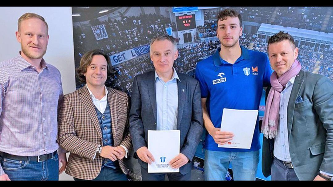 David Fernández en su presentación con el Wisla Plock