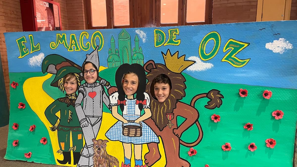 Alumnos en la celebración del Día Internacional del Libro Infantil y Juvenil
