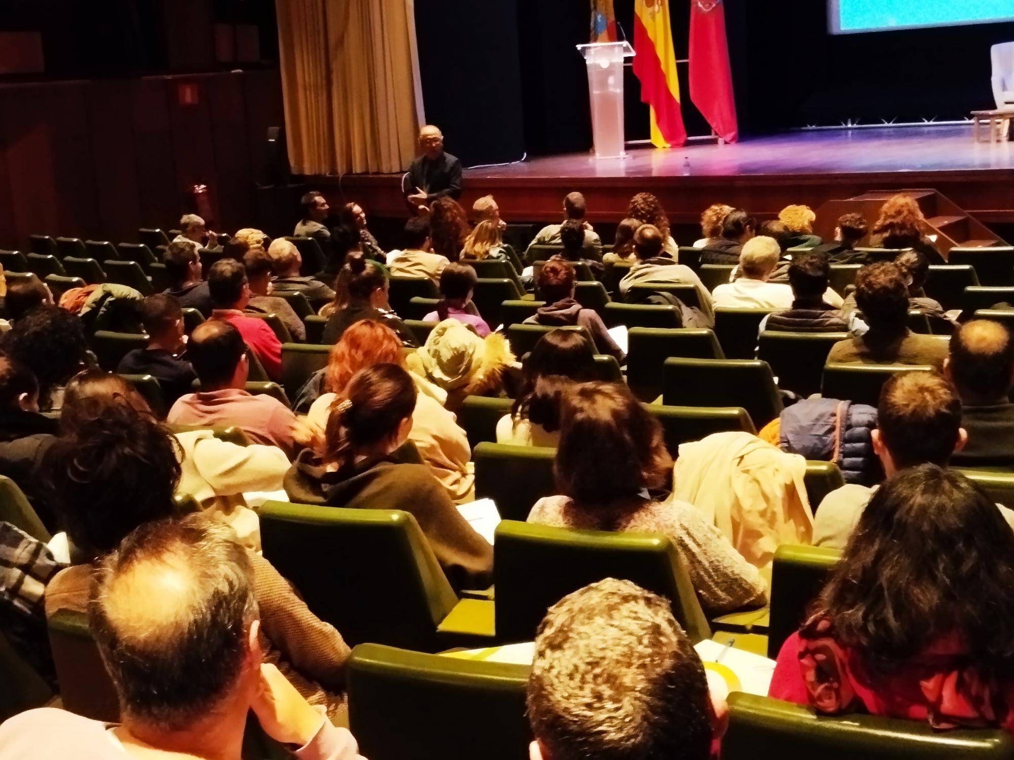Momento de la charla de Emilio Duró en las jornadas "Jaca Re-Activa"