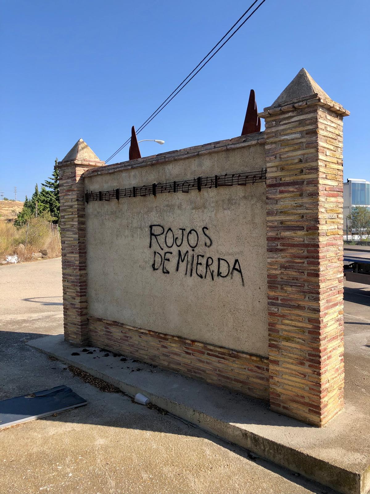 Pintada en el memorial de Galán y García en Huesca