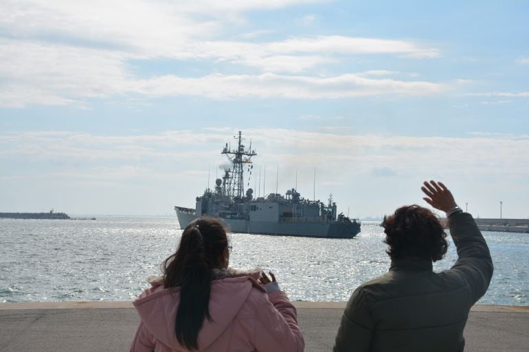 Salida de la fragata &#039;Victoria&#039; desde la Base Naval de Rota