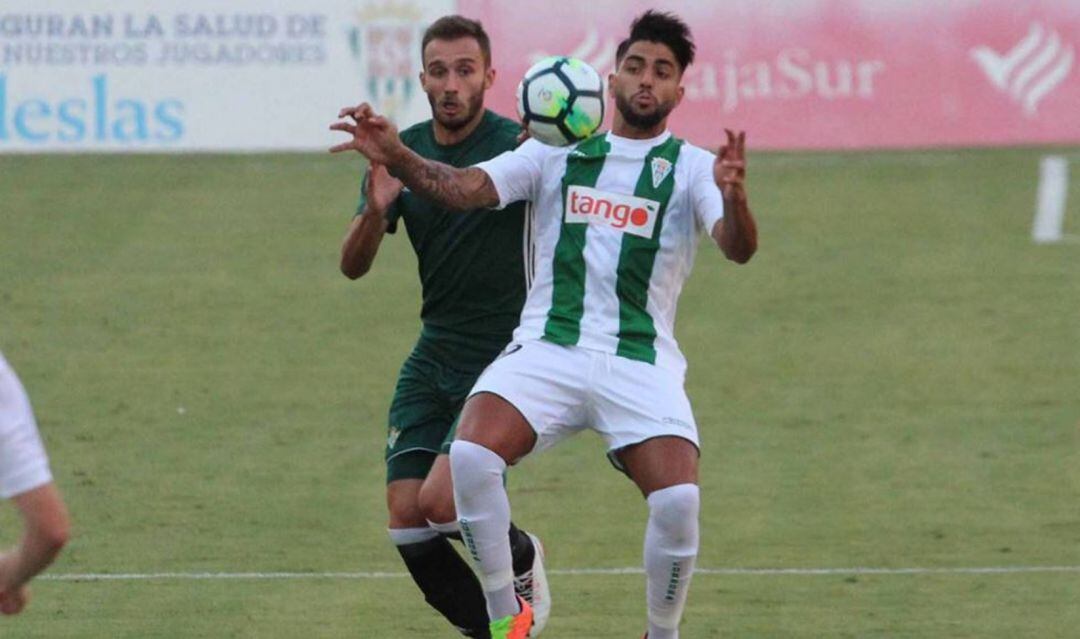 Jona, en un partido con el Córdoba CF