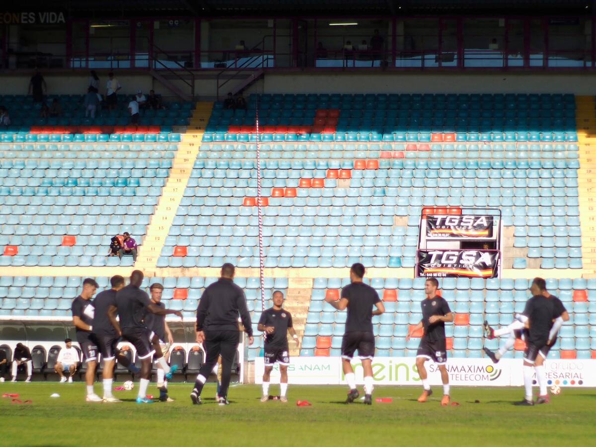 Calma tensa en el Salamanca CF UDS tras los avisos a Lovato