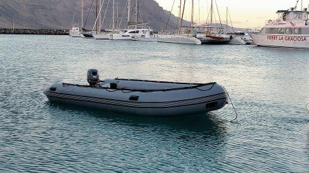 La zodiac localizada a la deriva frente a La Graciosa.