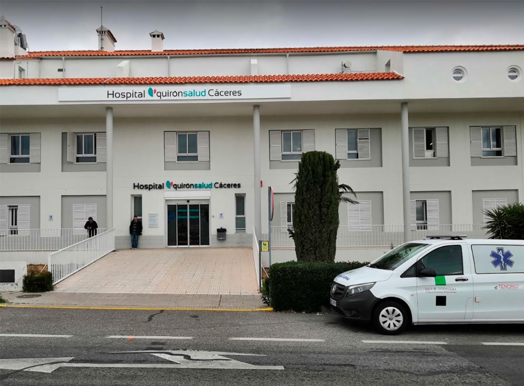 Entrada del Hospital Quirón Salud de Cáceres