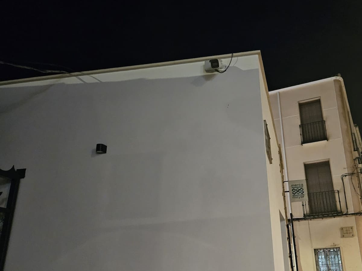 El Ayuntamiento de Jódar adjudica el contrato para la instalación de hasta 85 cámaras de videovigilancia, distribuidas por todo el casco urbano, a la empresa VIM Telecomunicaciones (Montellano – Sevilla), por un importe de 135.000 €