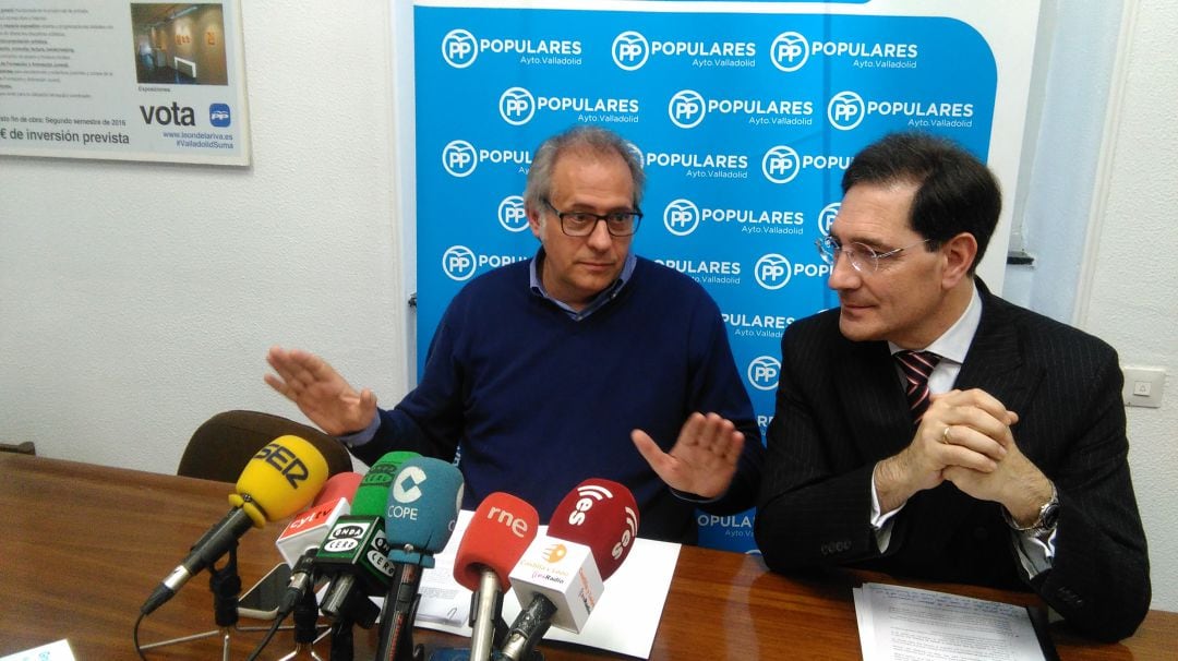 José Antonio Martínez Bermejo y Jesús Enríquez durante una rueda de prensa