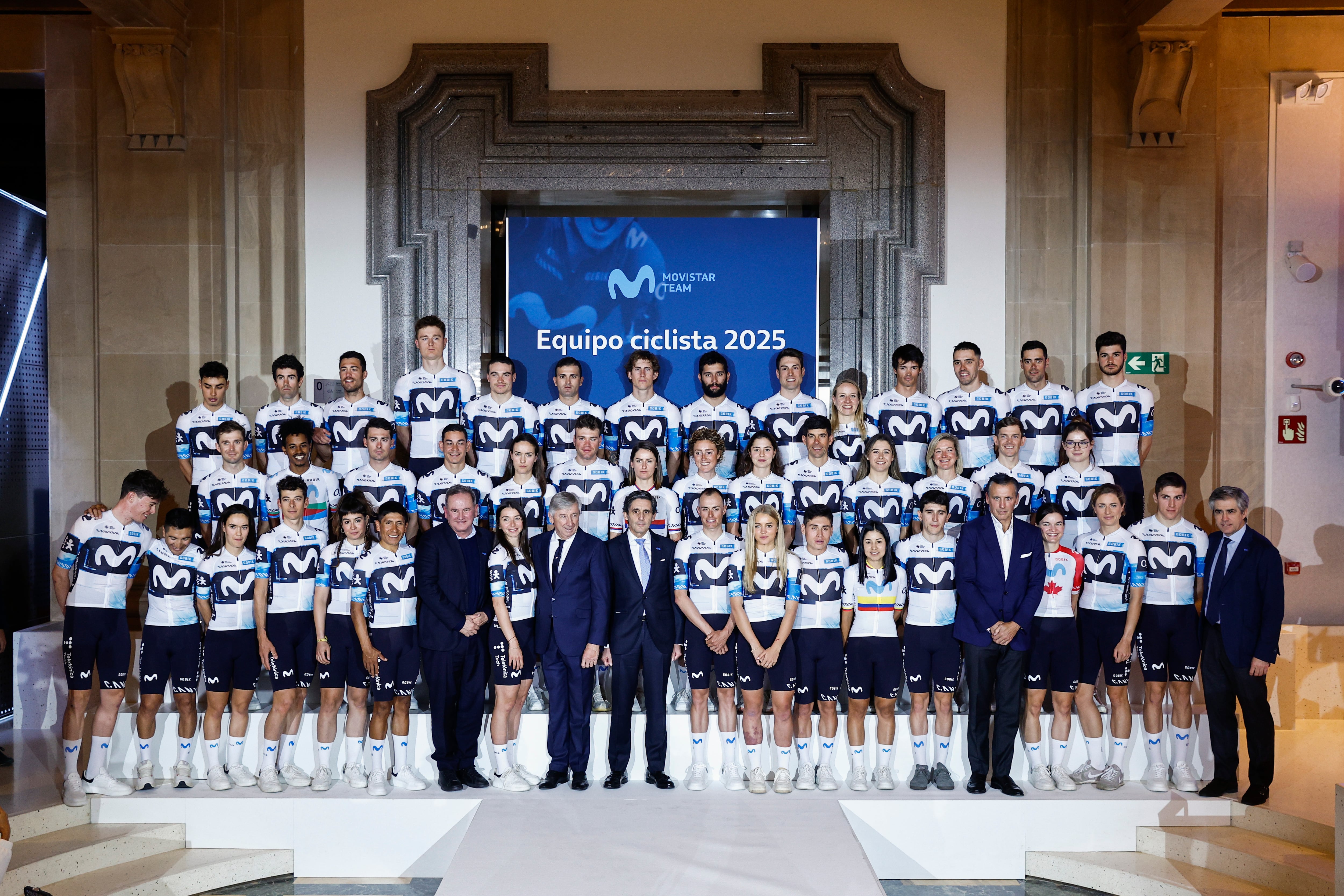 Foto de família de tot l&#039;equip Movistar que es va presentar ahir a Madrid.