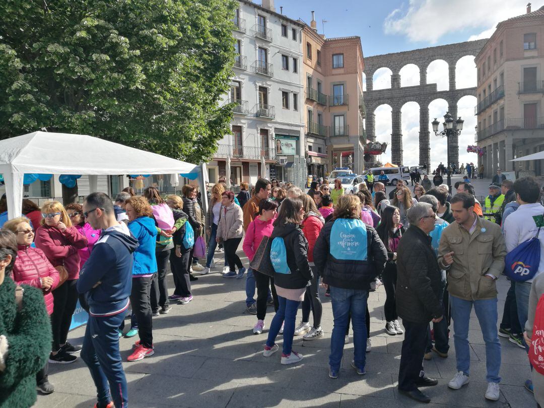La II Marcha de la enfermería ha partido sobre las 10,30h de la avenida del Acueducto