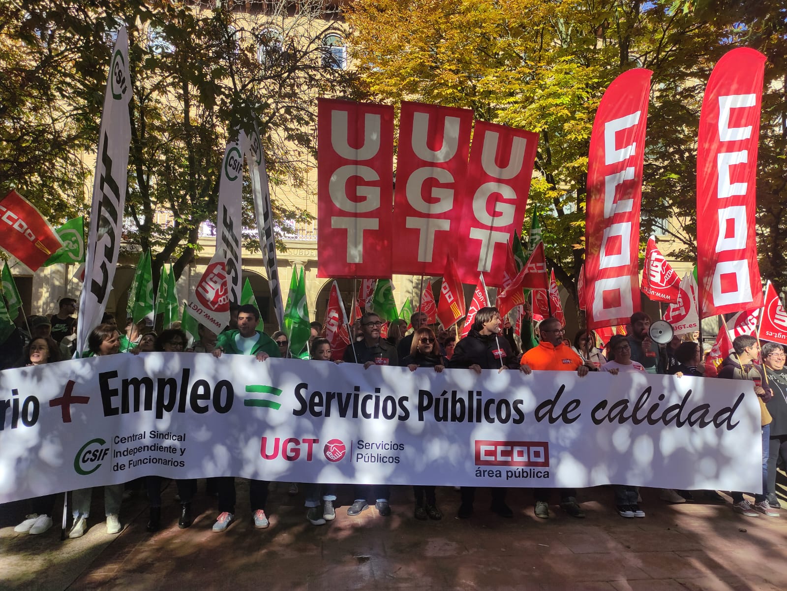 Concentración sindical en Huesca en favor de los servicios públicos de calidad