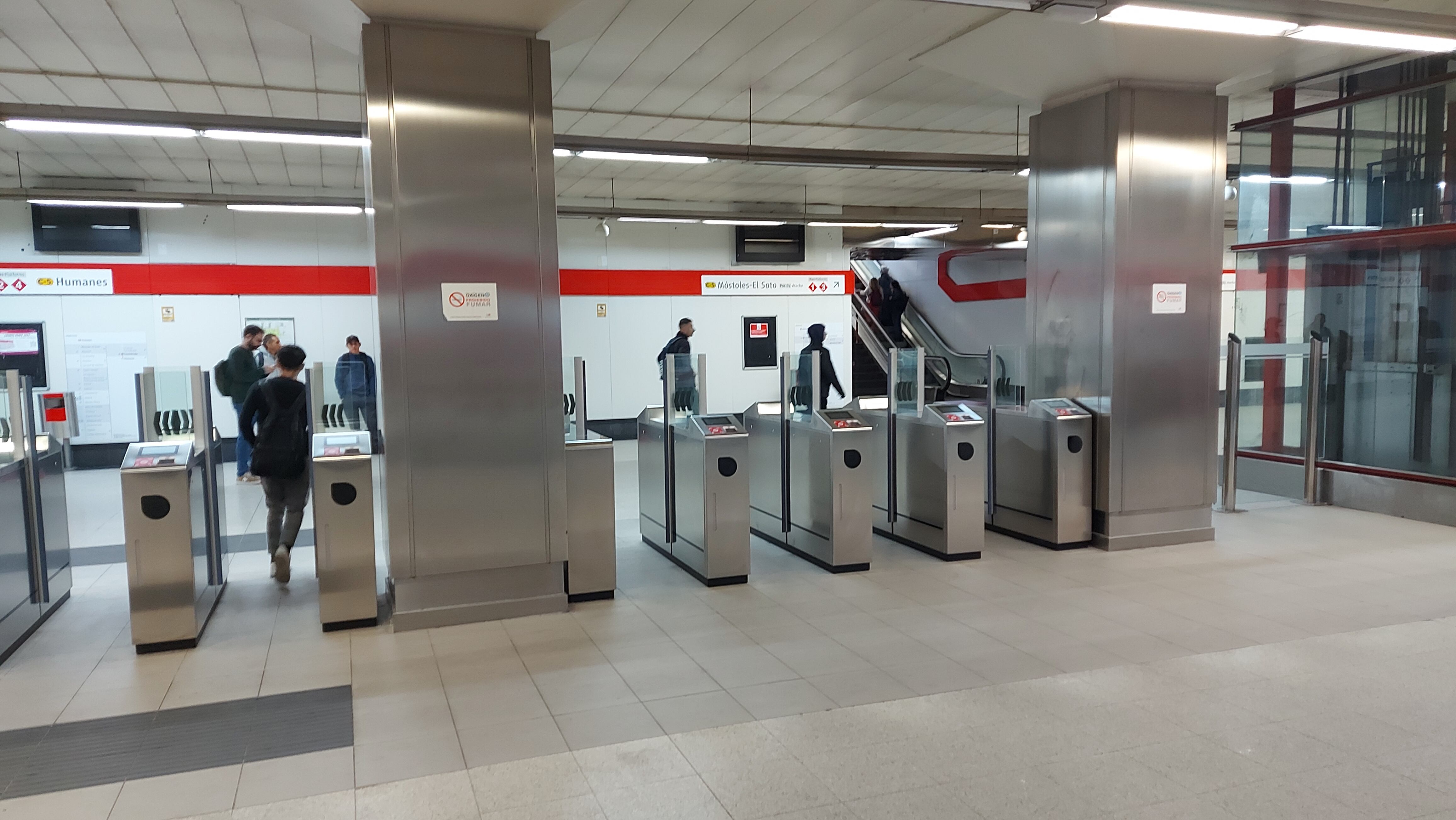 Los tornos de la estación de Fuenlabrada Central