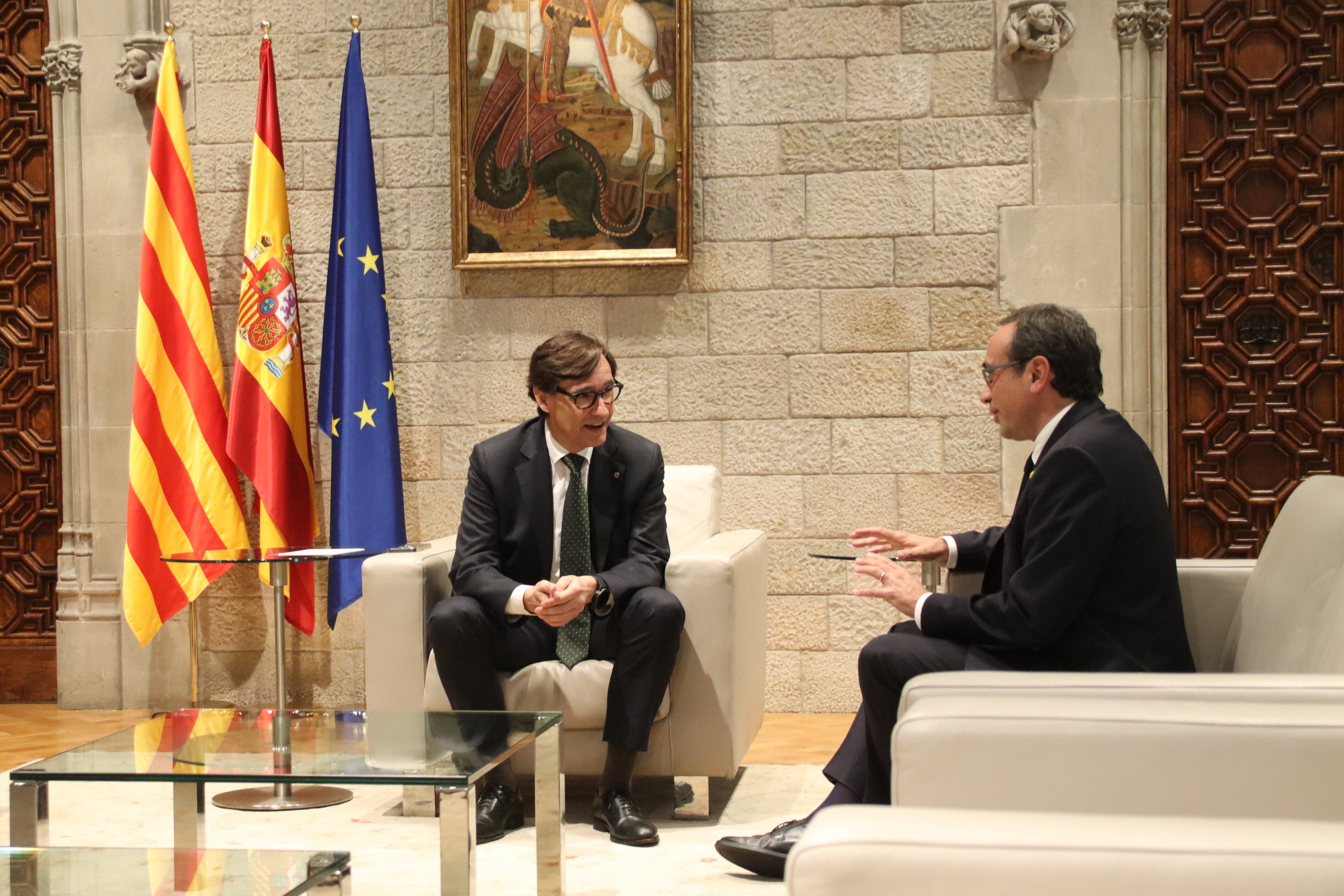 Primera reunió institucional entre Illa i Rull des que ocupen la presidència de la Generalitat i del Parlament