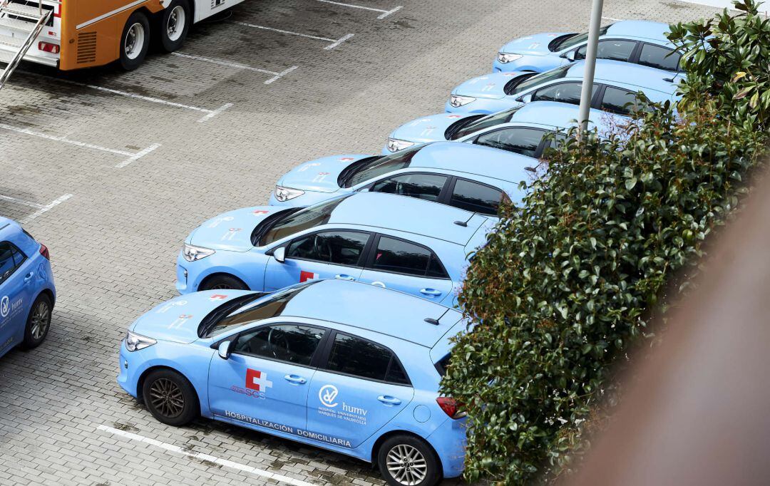 Archivo - Vehículos de hospitalización domiciliaria del Hospital Universitario Marqués de Valdecilla. Archivo